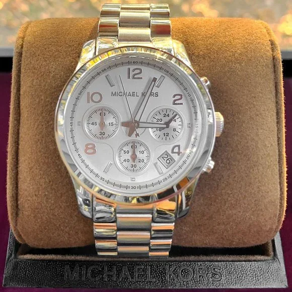 NEVER USED MK 5076 Silver Watch MICHAEL KORS MK 5076 Midsize Runway Silver-Tone Watch  main image 4